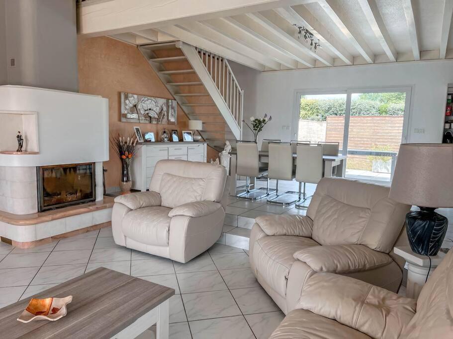 Magnifique Maison A Lentilly - Piscine Exterior photo